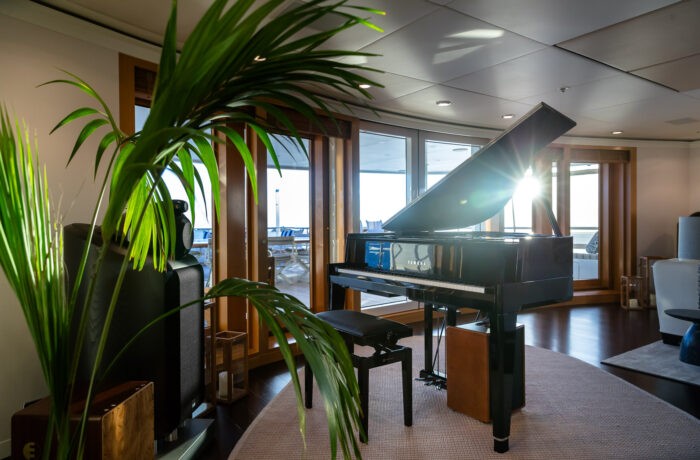 HBC Piano in sky lounge